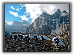 Porters carrying to Concordia