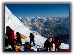 Climbers arriving to Camp II