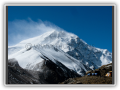 Winds blast Shishapangma's upper flanks